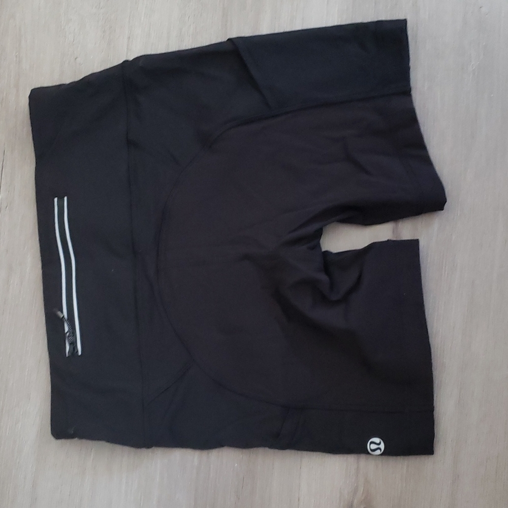 Lululemon biker shorts size 4
